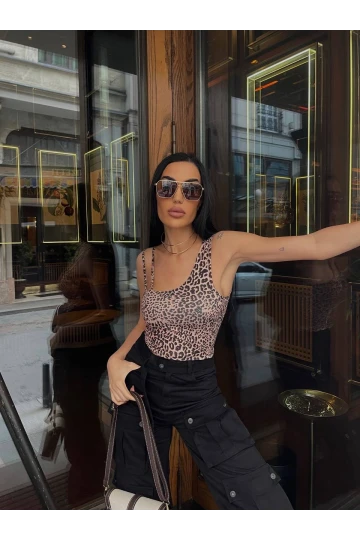 Kadın Leopar Desenli Çift Askılı Tek Kol Crop Bluz HZL24S-ZK11011