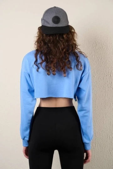 Kadın Mavi Basic Bisiklet Yaka Uzun Kollu Crop Sweatshirt HZL24W-ZK11351