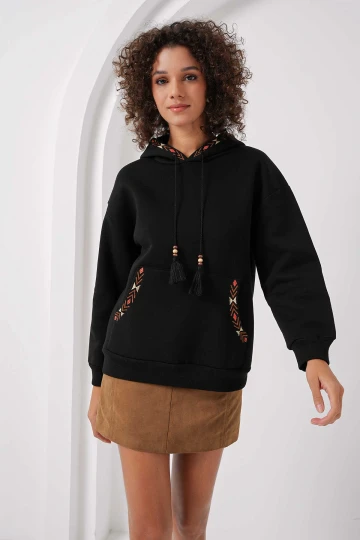 Kadın Siyah Etnik Desenli Kapüşonlu Şardonlu Oversize Sweatshirt HZL25W-BD1554431