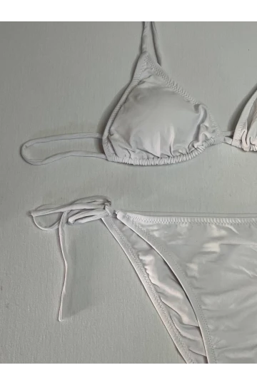Kadın Beyaz Boyundan İp Bağlamalı Üçgen Bikini Takımı HZL25S-LC5005