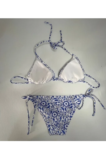 Kadın Çini Desen Mavi Beyaz Desen Boyundan İp Bağlamalı Üçgen Bikini Takımı HZL25S-LC5005