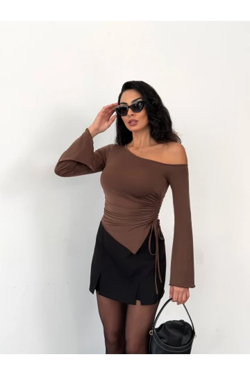 Kadın Kahve Asimetrik Kesim İspanyol Kol Beli Büzgülü Sandy Bluz HZL25W-FRY123591