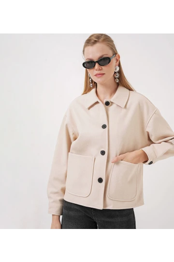 Kadın Krem Düğmeli Cepli Kısa Kaşe Ceket HZL25W-BD107131