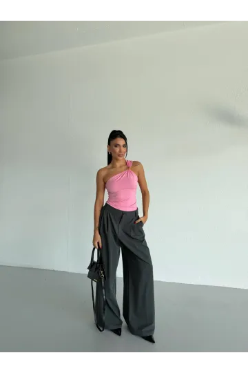 Kadın Pembe Tek Omuz Gold Metal Detaylı Sandy Bluz HZL26S-FRY123821