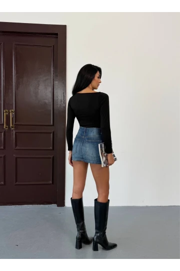 Kadın Siyah Göğüs Dekolteli Metal Detaylı Uzun Kollu Bluz HZL25W-FRY123501