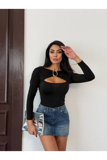 Kadın Siyah Göğüs Dekolteli Metal Detaylı Uzun Kollu Bluz HZL25W-FRY123501