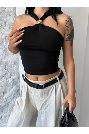 Kadın Siyah Halter Yaka Metal Detaylı Şık Crop Bluz HZL25S-FRY123251