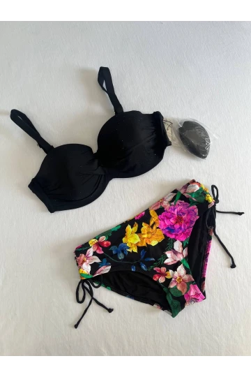 Kadın Siyah Taş İşlemeli Çiçek Desenli Bikini Takım HZL25S-LC3368