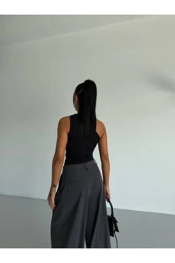 Kadın Siyah Tek Omuz Gold Metal Detaylı Sandy Bluz HZL26S-FRY123821