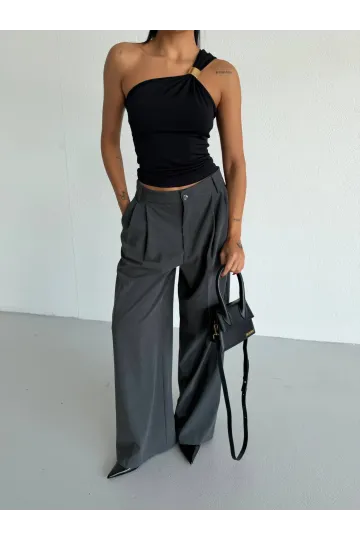 Kadın Siyah Tek Omuz Gold Metal Detaylı Sandy Bluz HZL26S-FRY123821