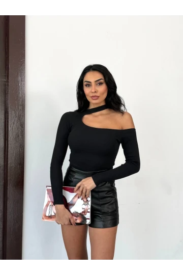 Kadın Siyah Tek Omuz Yırtmaç Detaylı Uzun Kollu Fitilli Kaşkorse Bluz HZL25W-FRY121531