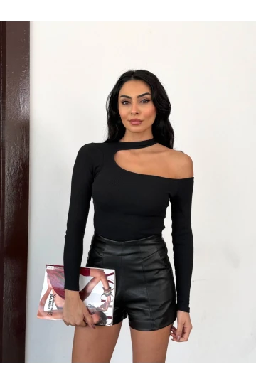 Kadın Siyah Tek Omuz Yırtmaç Detaylı Uzun Kollu Fitilli Kaşkorse Bluz HZL25W-FRY121531